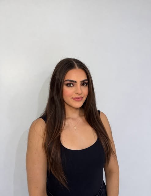 Natural glam on a long-haired brunette