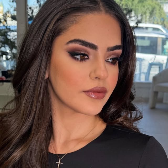 Full glam makeup look by Lus with defined brows and a soft mauve lip